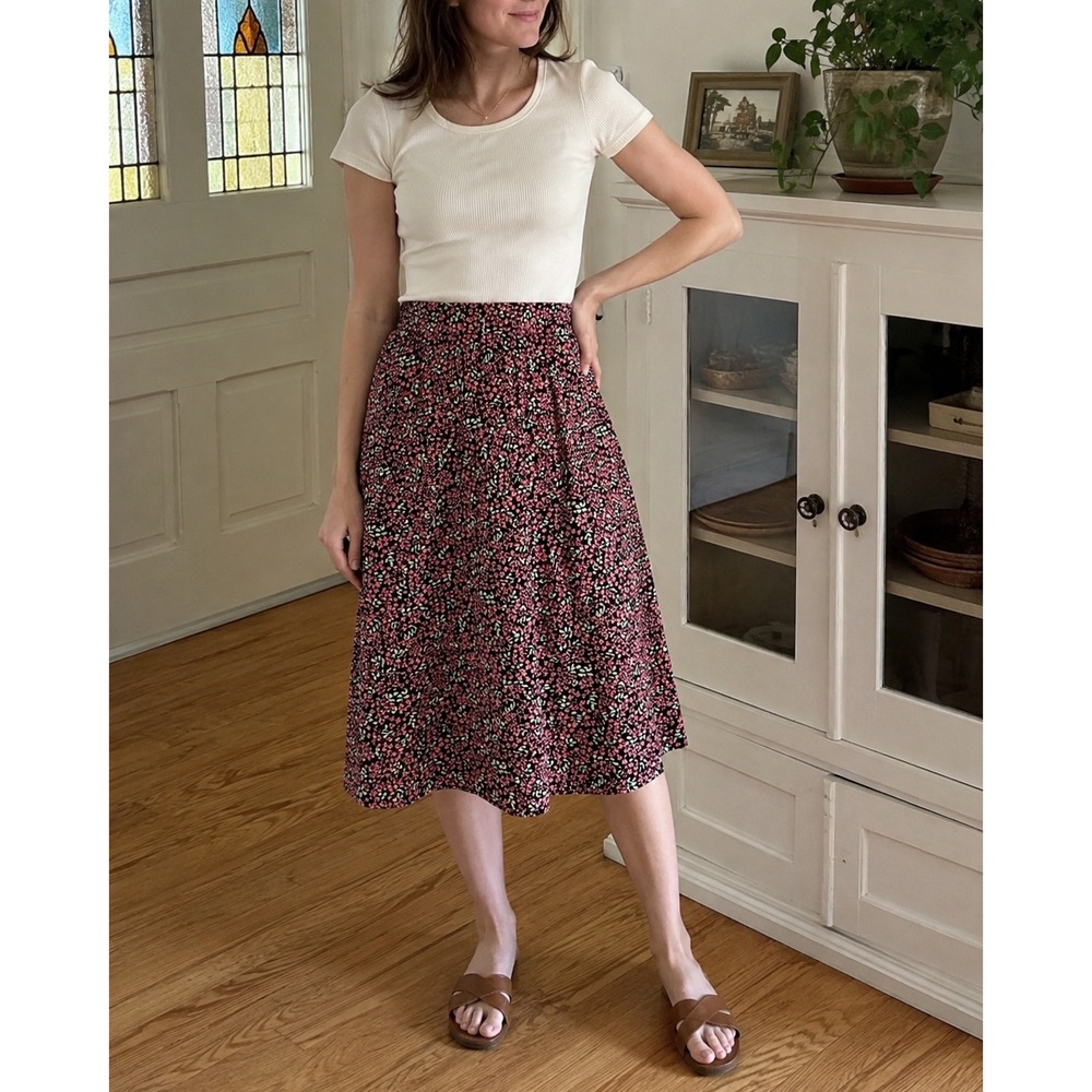 Sag Harbor Petite Vintage Floral Midi Skirt PM Black Red Ditsy A-Line Elastic
